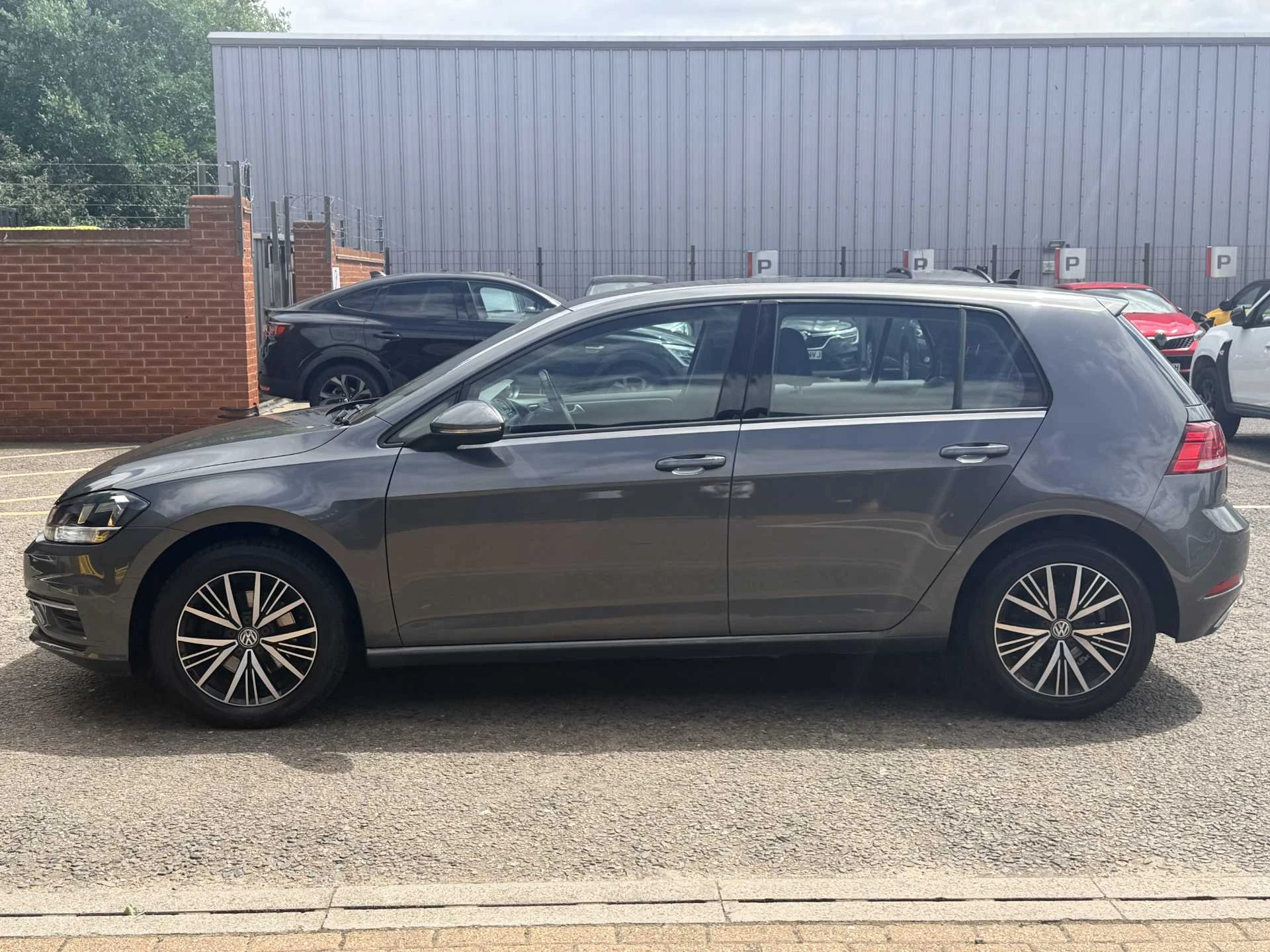 Vehicle image 7