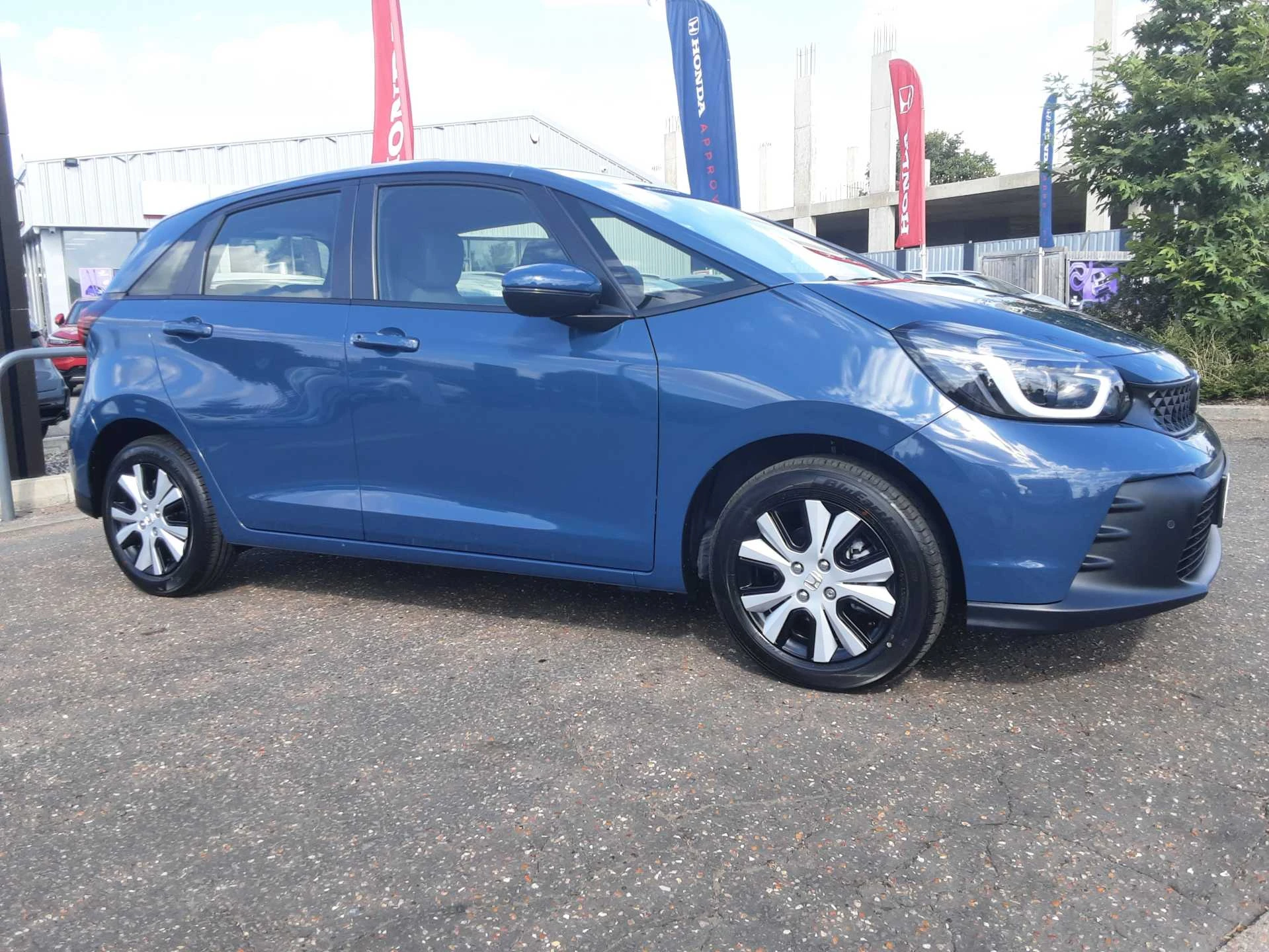 Vehicle image 3
