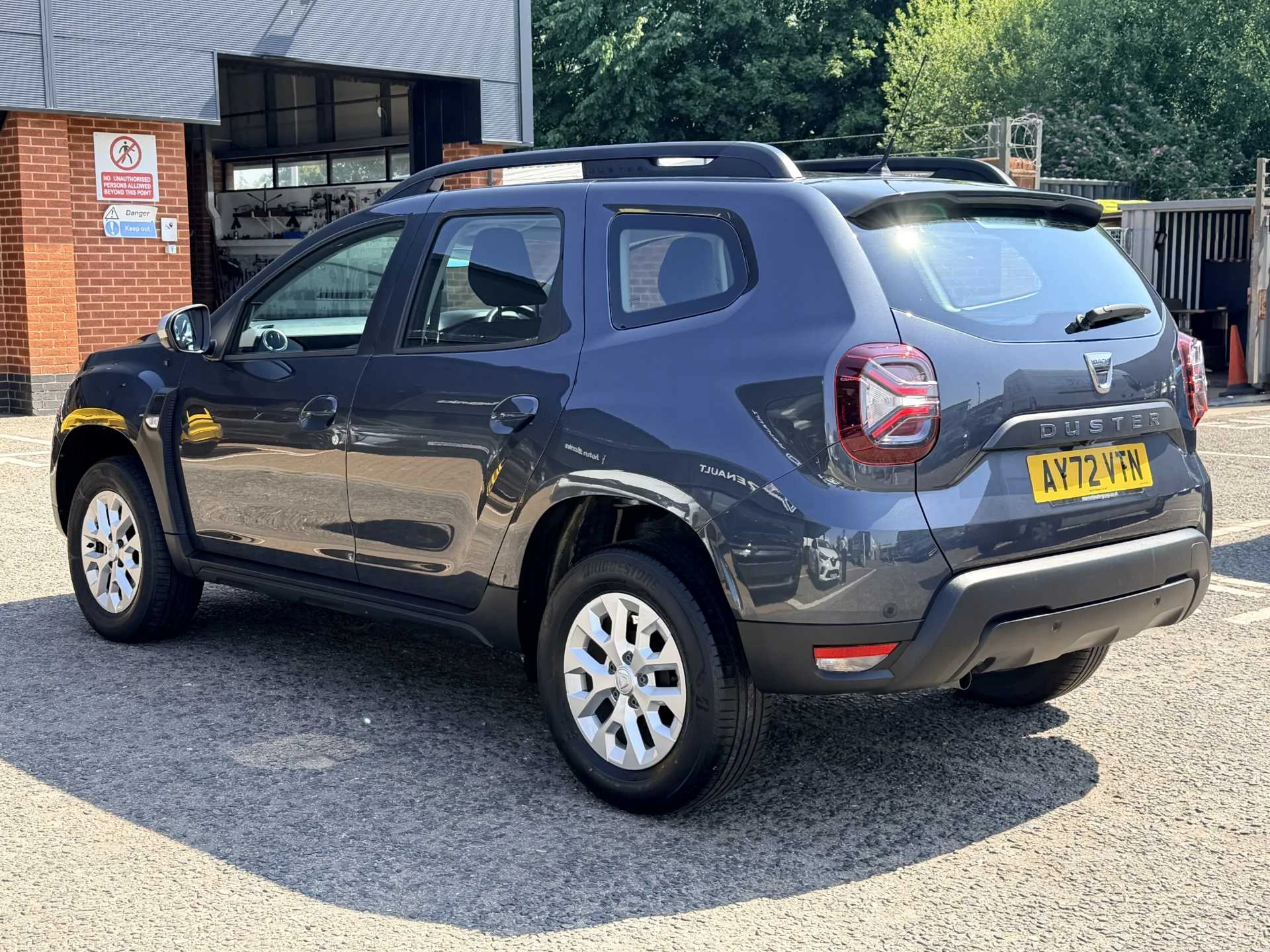 Vehicle image 3