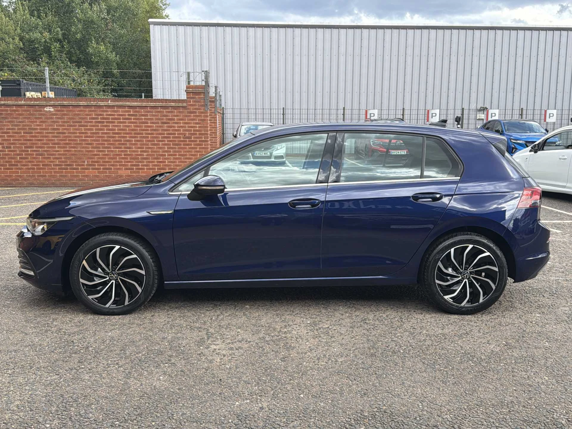Vehicle image 7