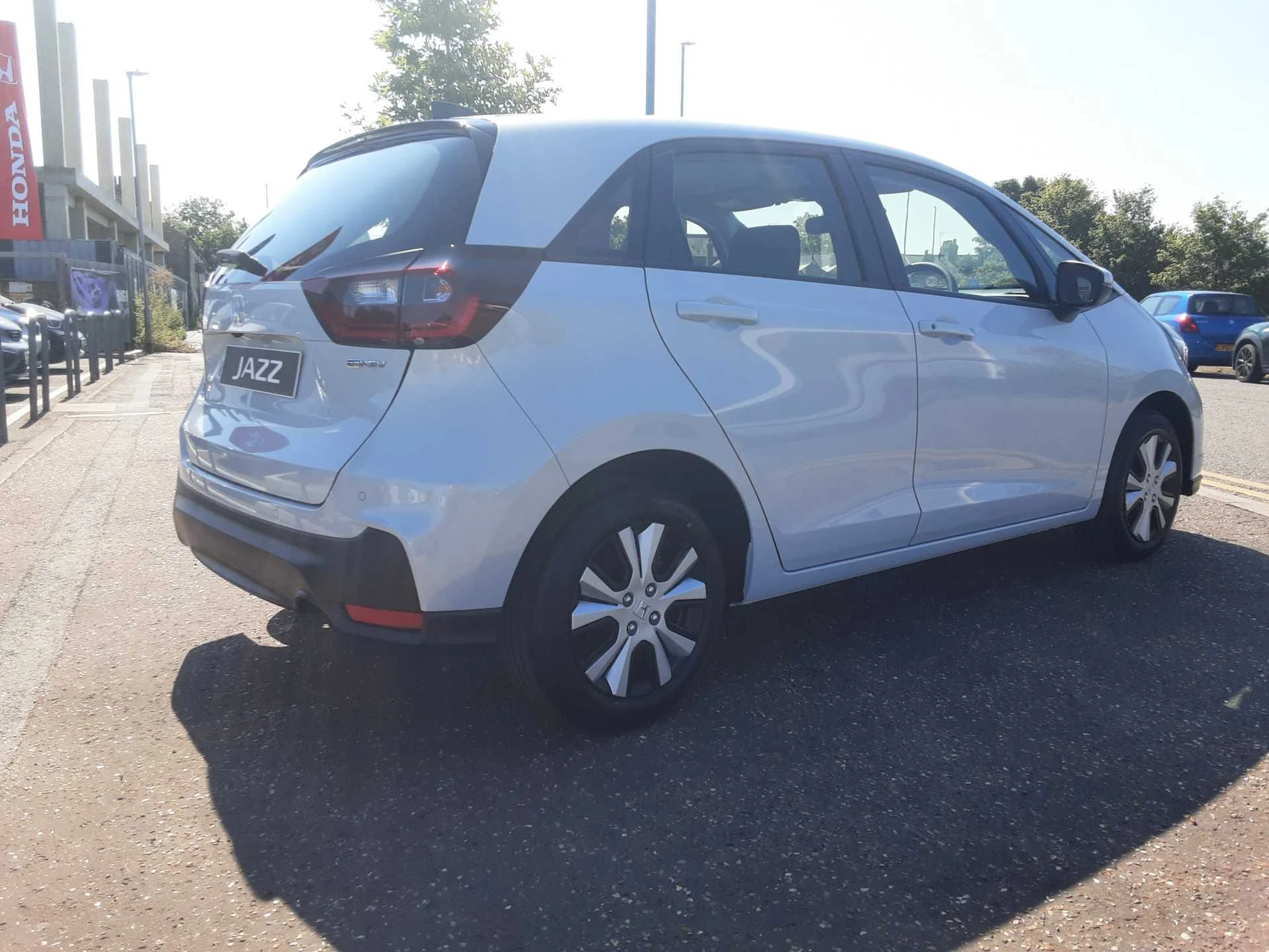 Vehicle image 5