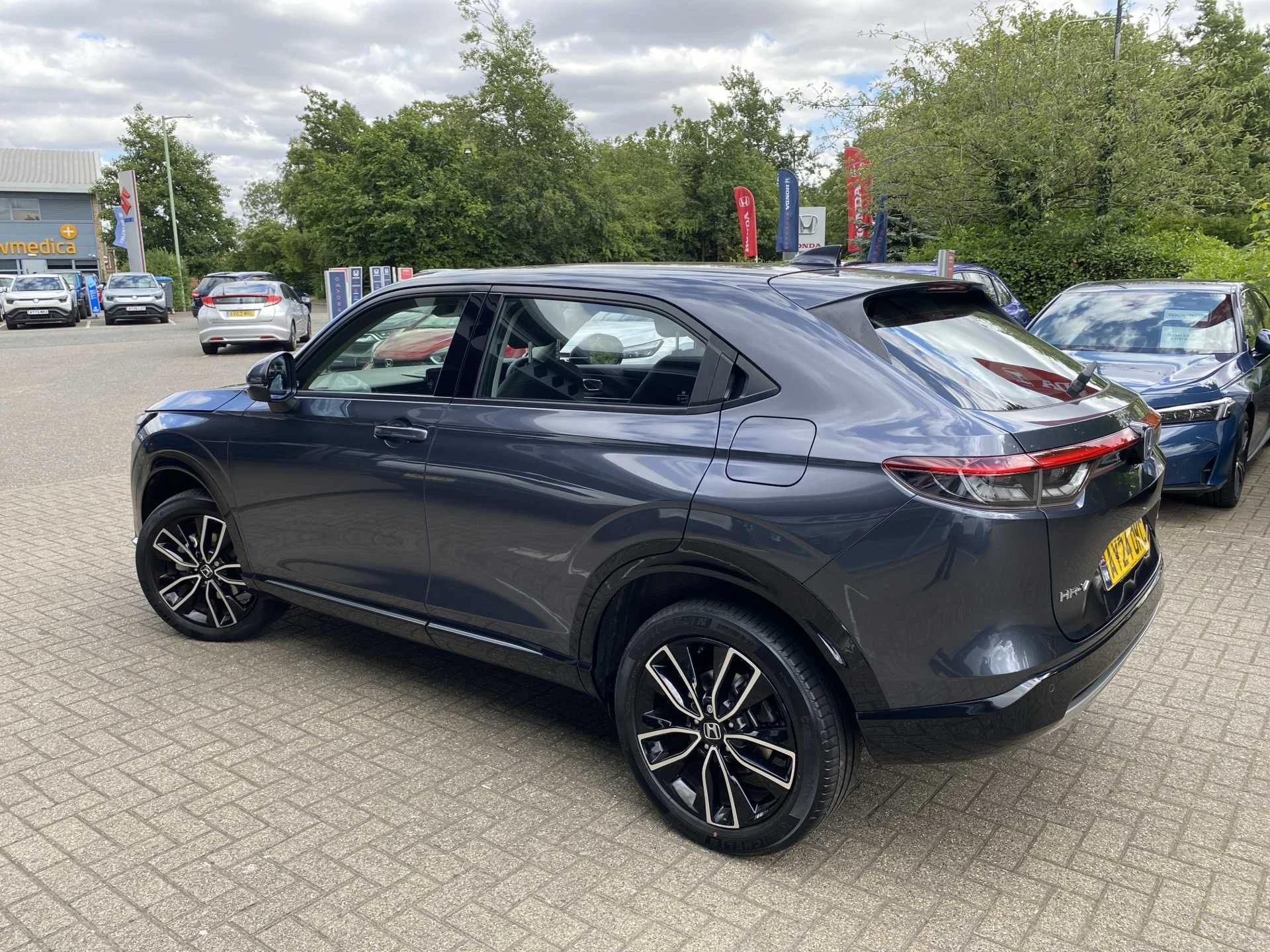 Vehicle image 5