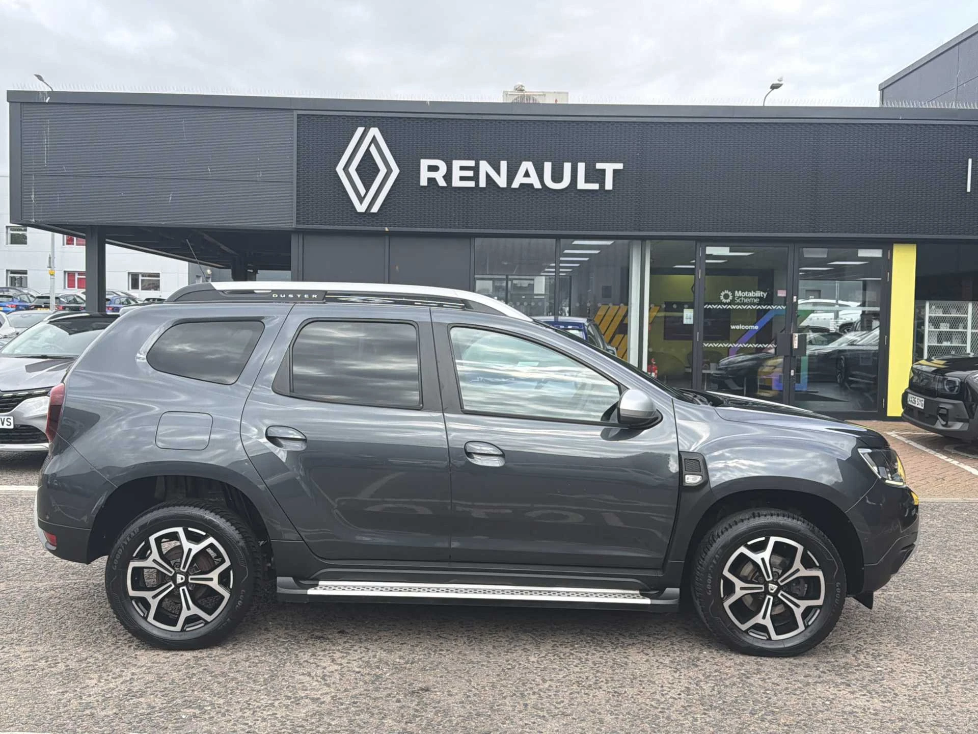 Vehicle image 5