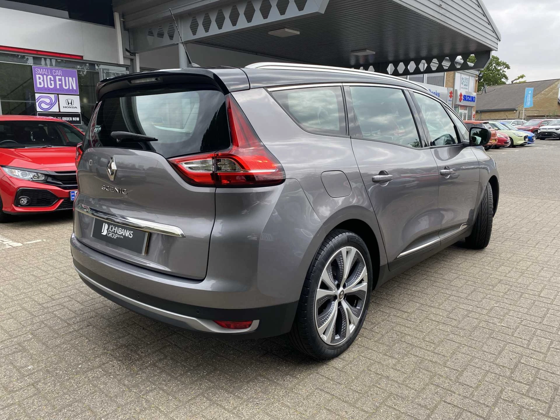 Vehicle image 7