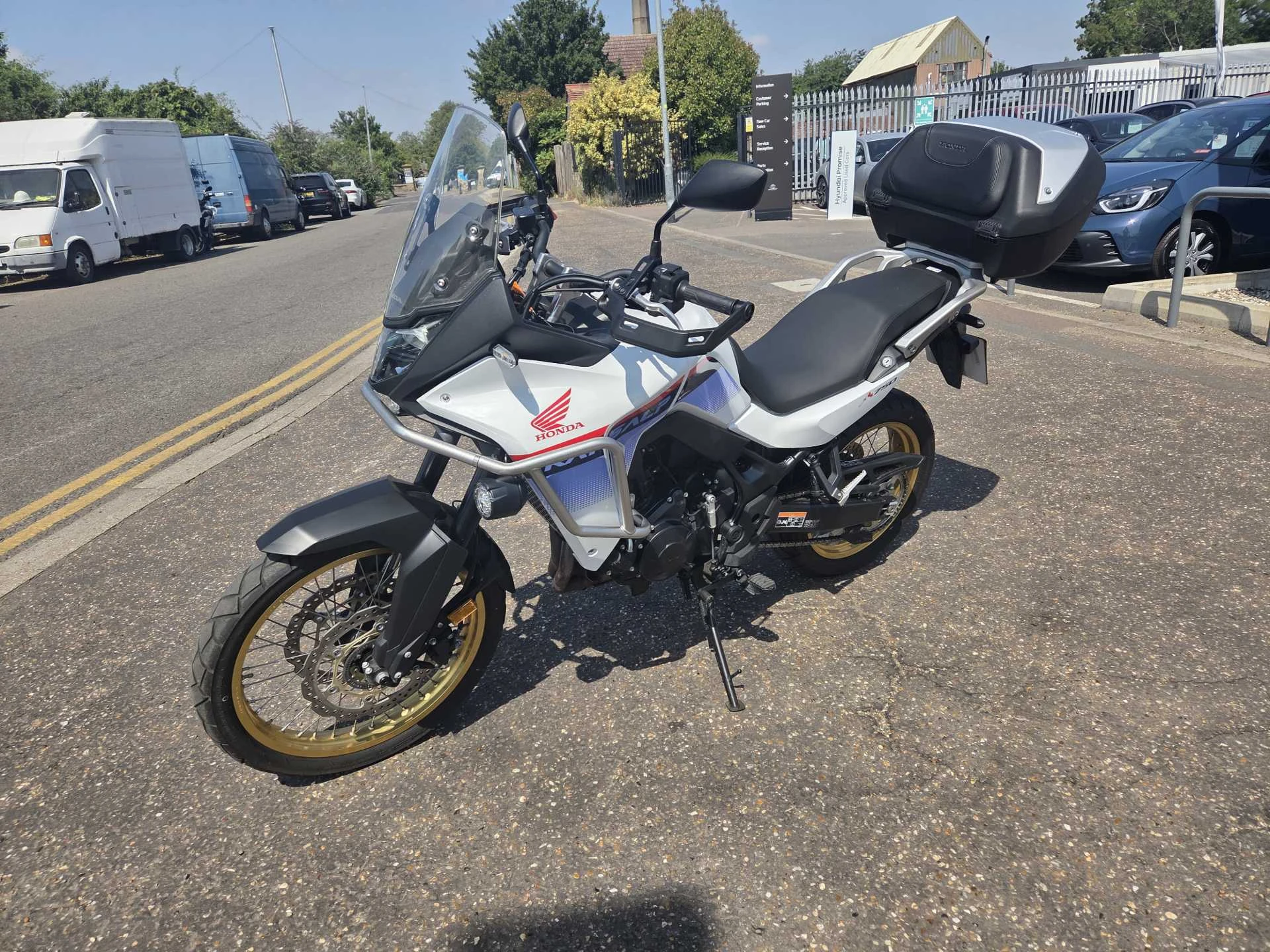 Vehicle image 7