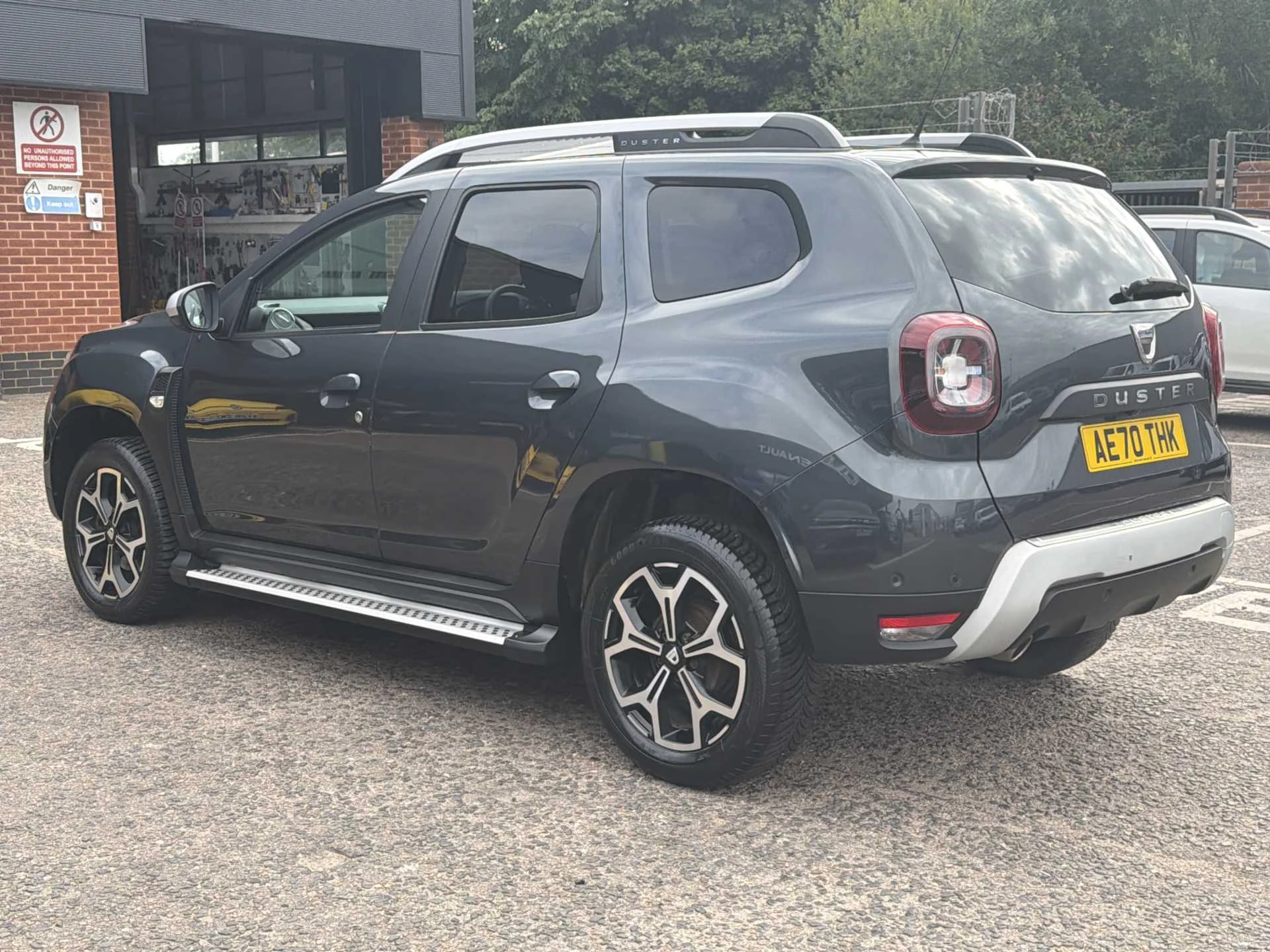 Vehicle image 3