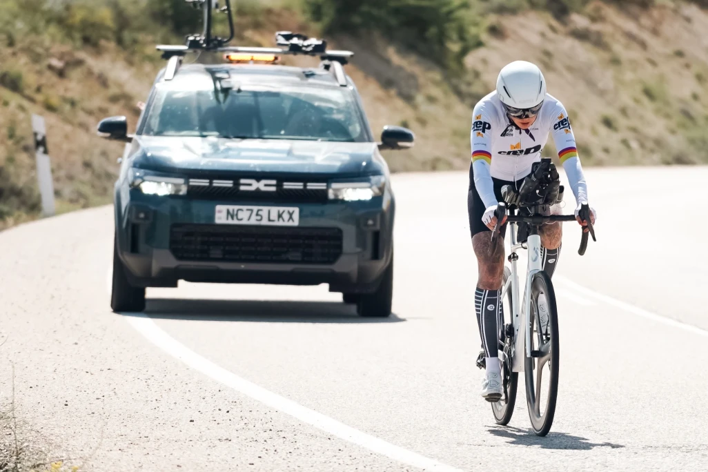 Dacia Supports Dr Sarah Ruggins to New Endurance Cycling World Record