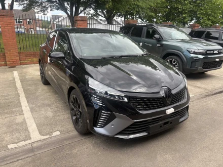 Renault Clio Listing Image