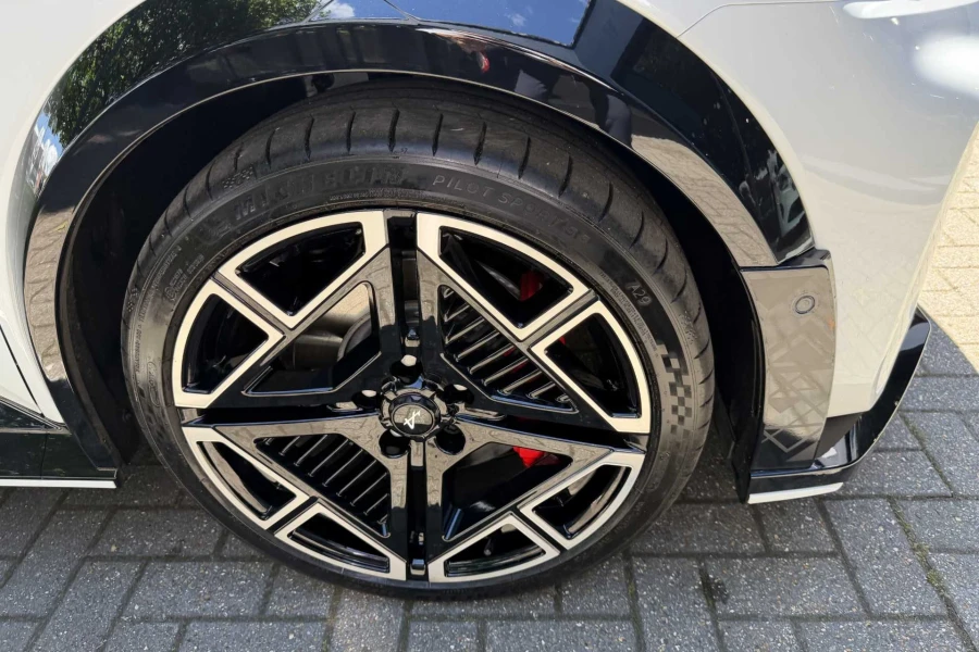 Vehicle Image - 1