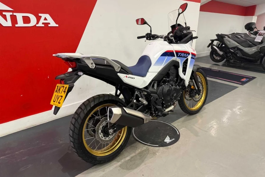 Vehicle Image - 2