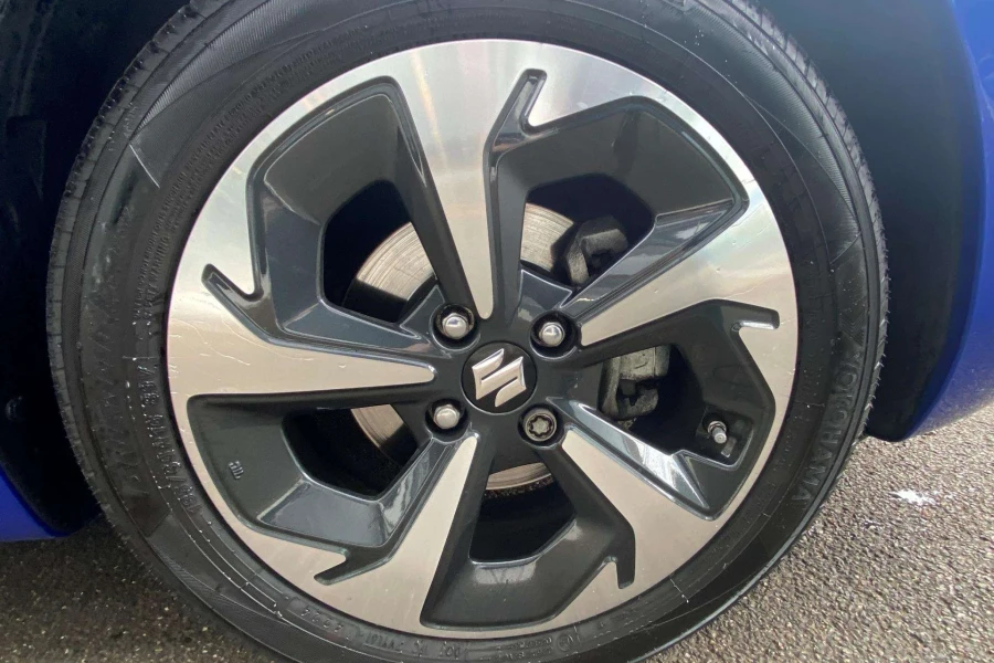 Vehicle Image - 3