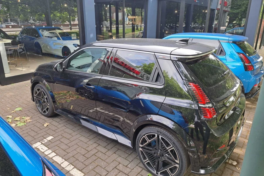 Vehicle Image - 3