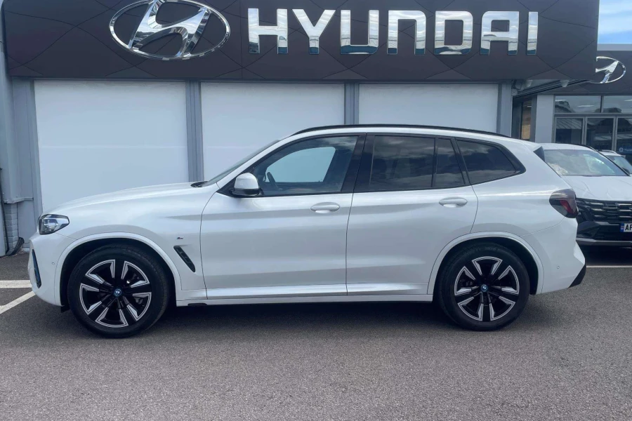 Vehicle Image - 2