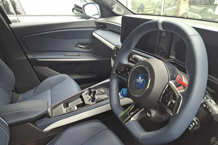 Vehicle Image - 3