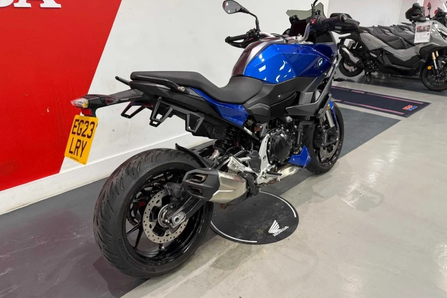 Vehicle Image - 2