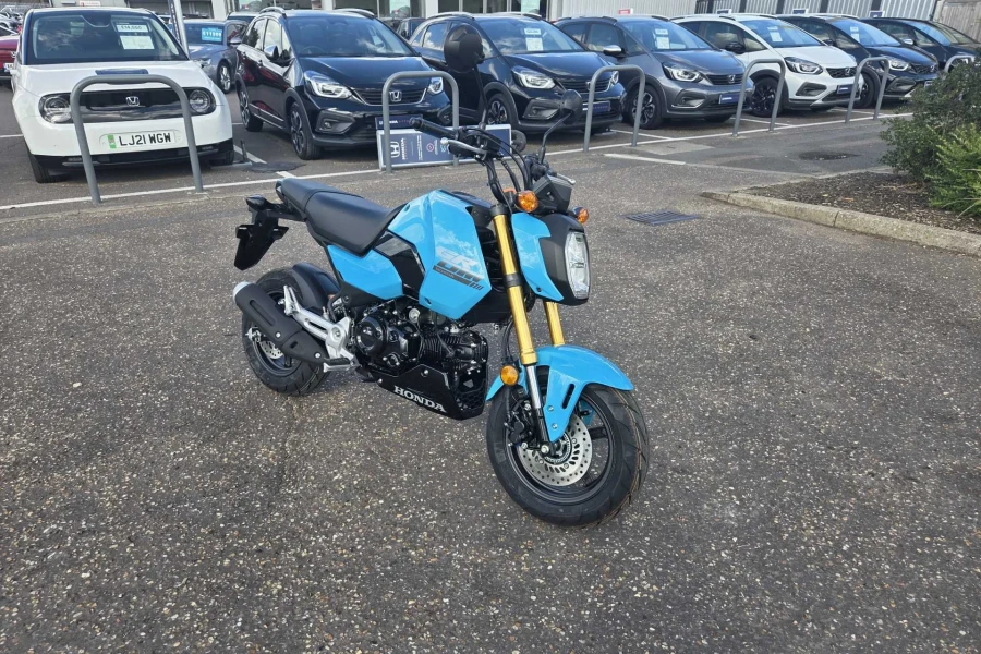 Vehicle Image - 0