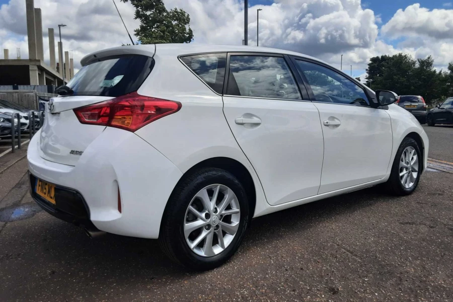 Vehicle Image - 3
