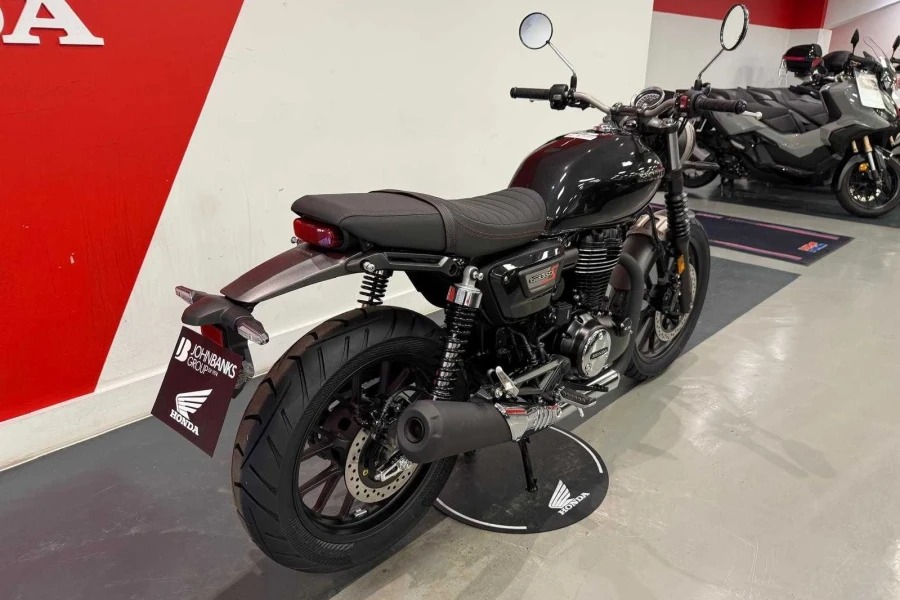 Vehicle Image - 2