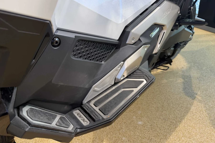 Vehicle Image - 3