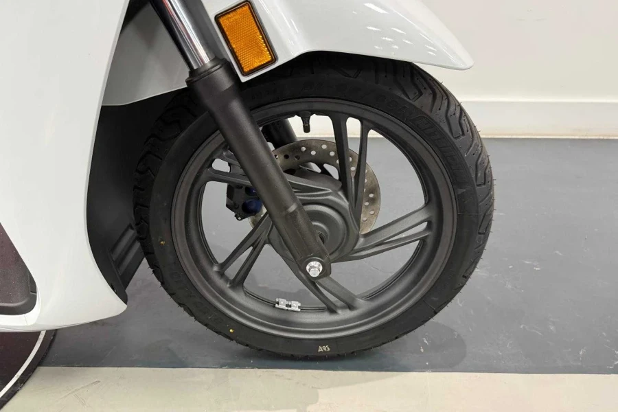 Vehicle Image - 3