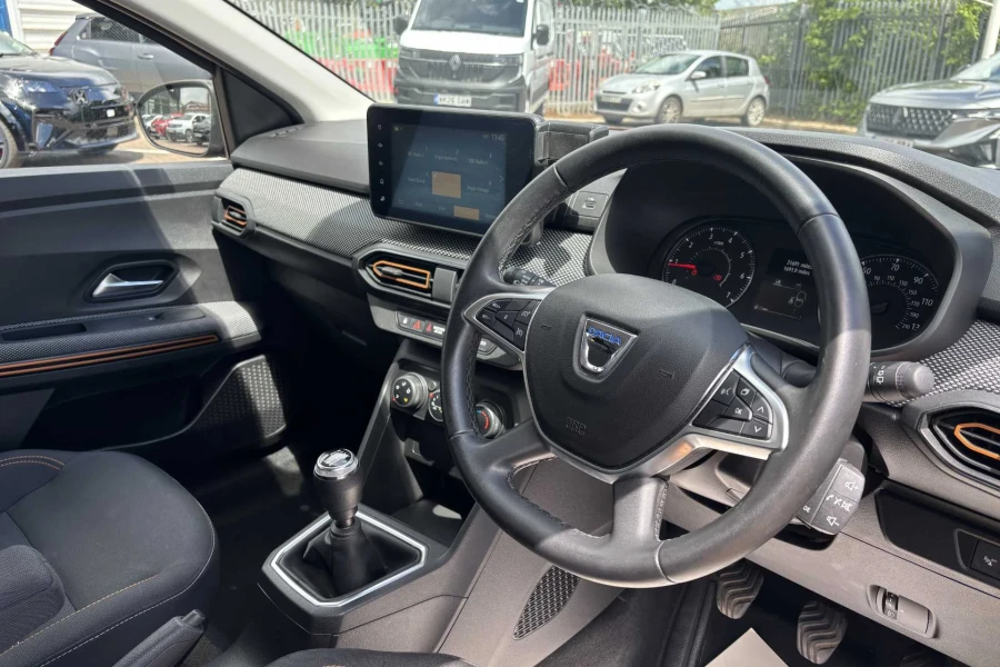 Vehicle Image - 3