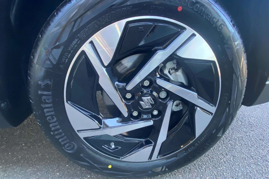 Vehicle Image - 3