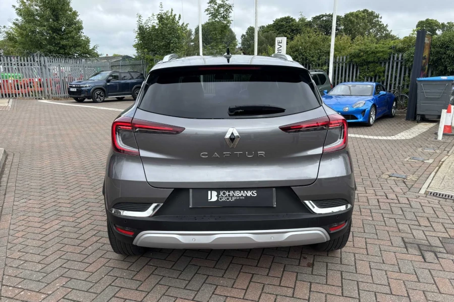 Vehicle Image - 2