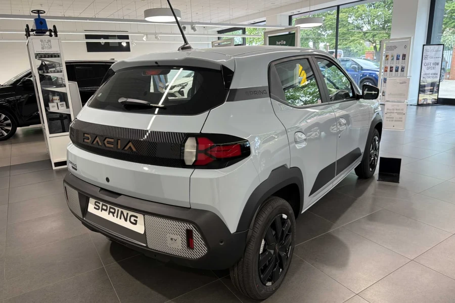 Vehicle Image - 3