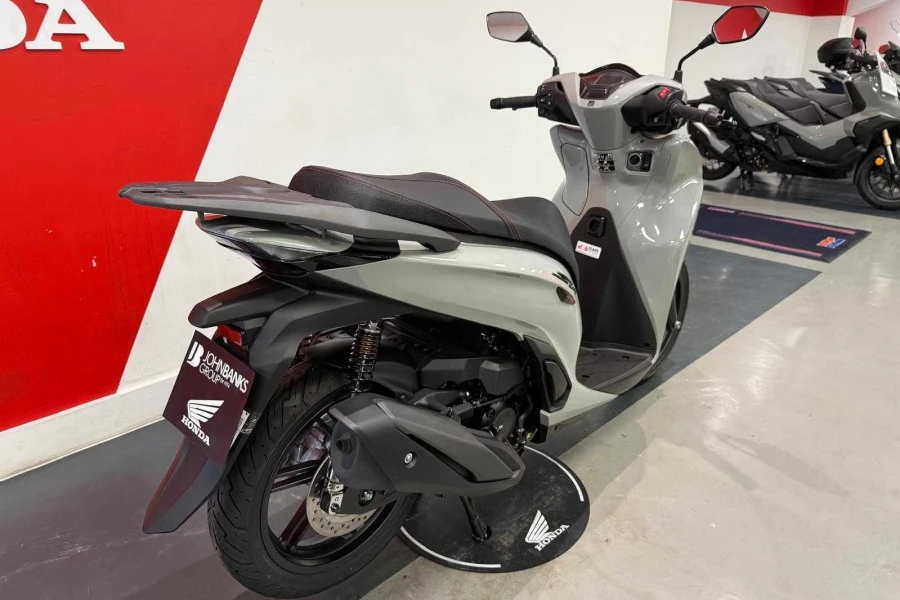 Vehicle Image - 2