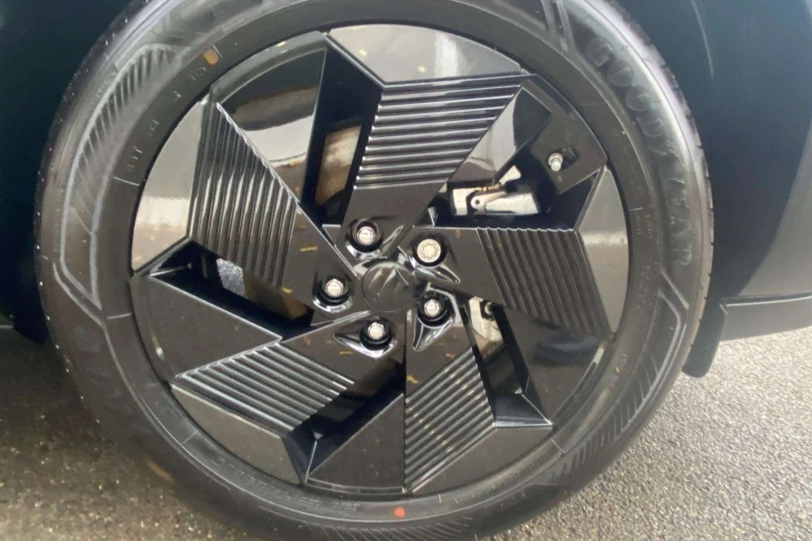Vehicle Image - 3