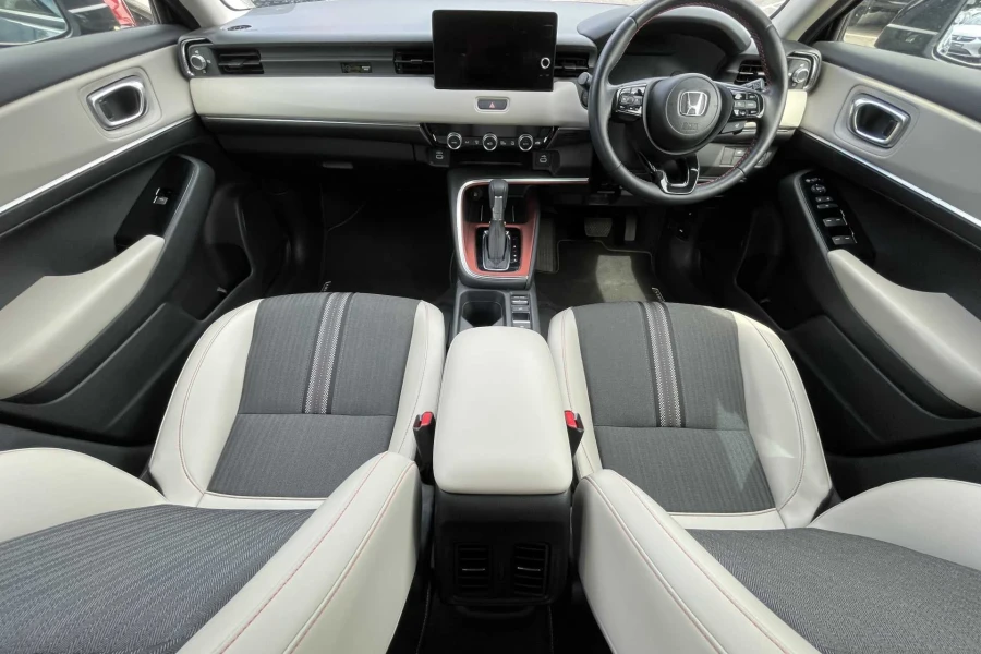 Vehicle Image - 3