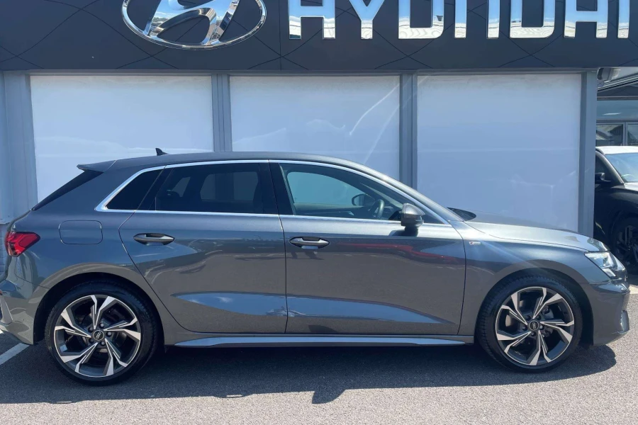 Vehicle Image - 1