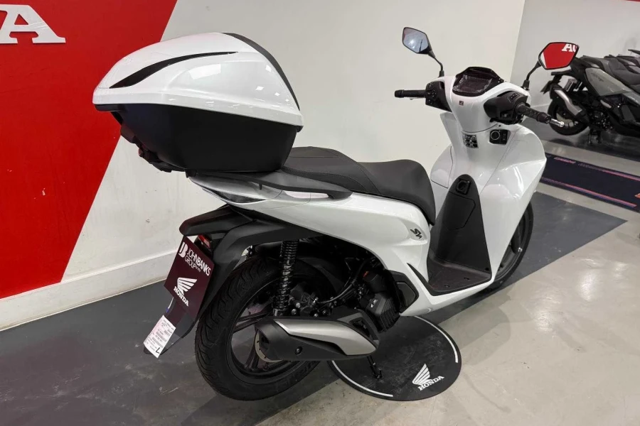 Vehicle Image - 2