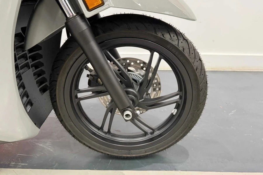 Vehicle Image - 3