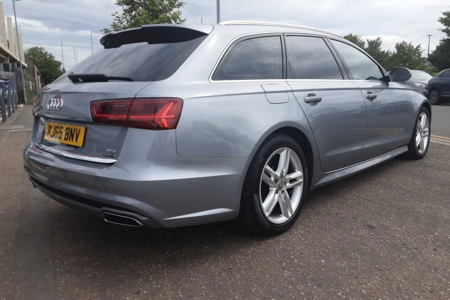 Vehicle Image - 3