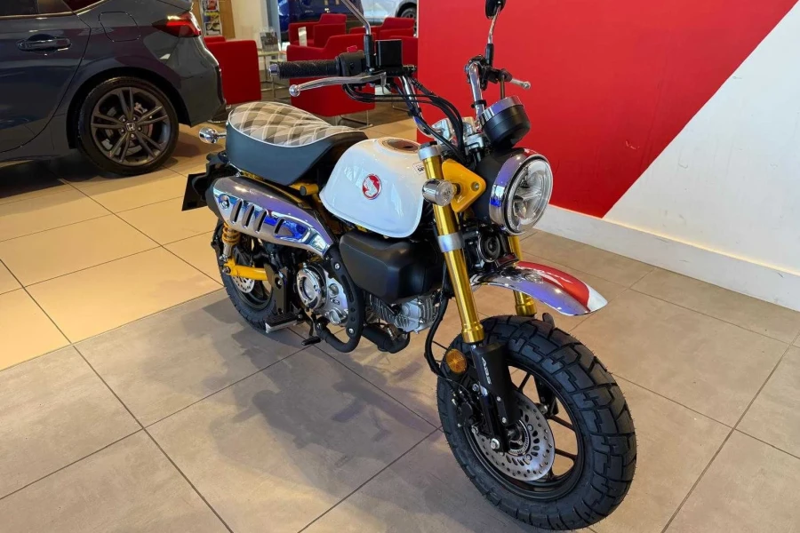 Vehicle Image - 1