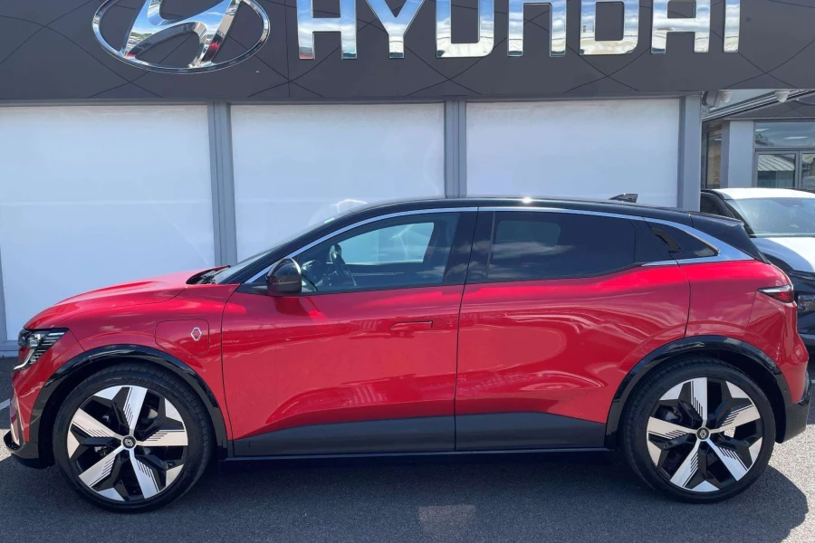 Vehicle Image - 2