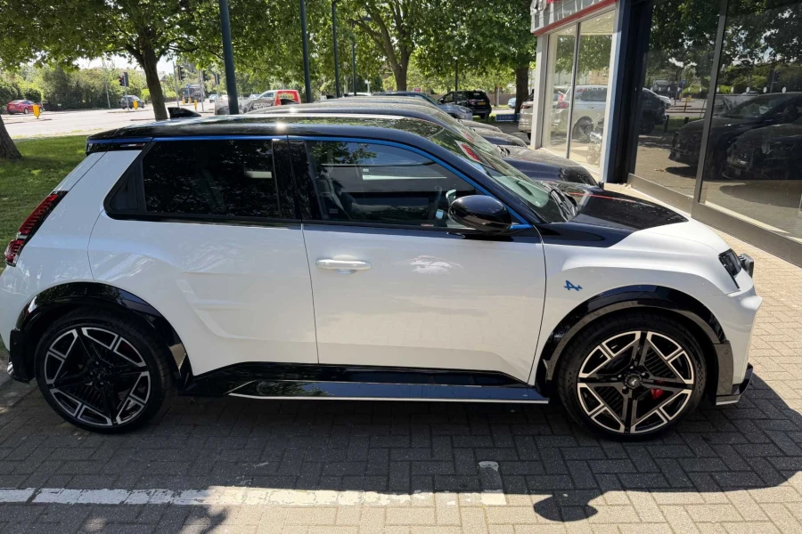 Vehicle Image - 0