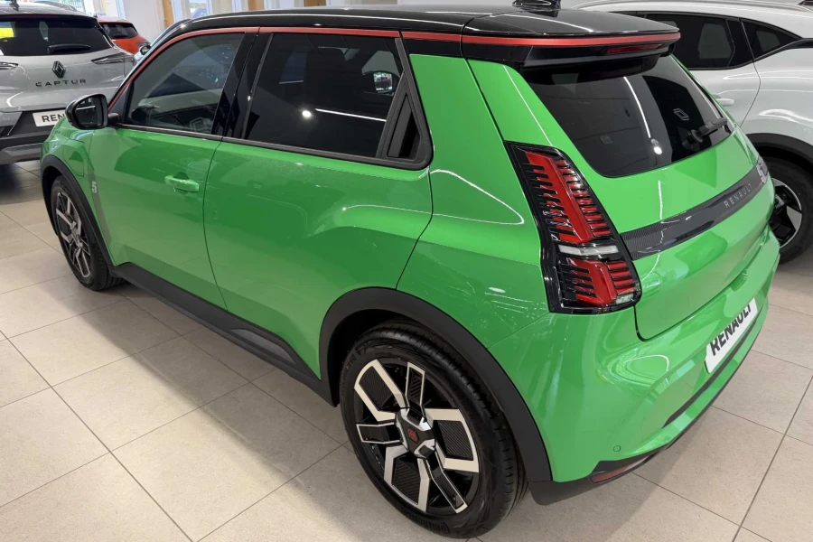 Vehicle Image - 3