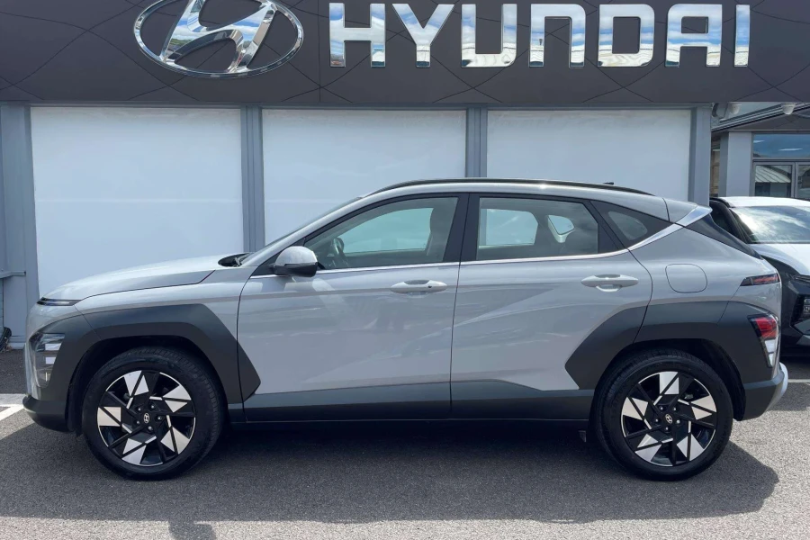 Vehicle Image - 2