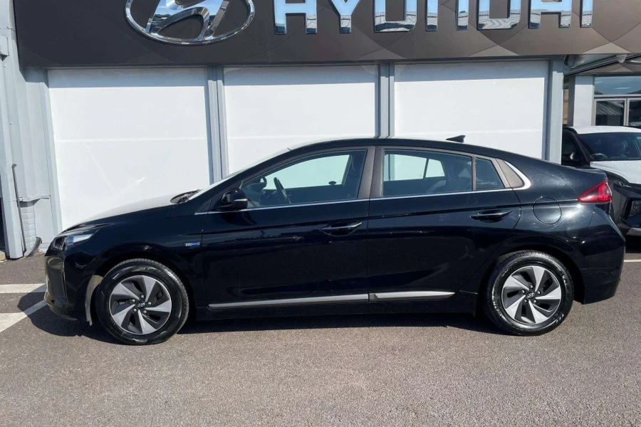Vehicle Image - 2