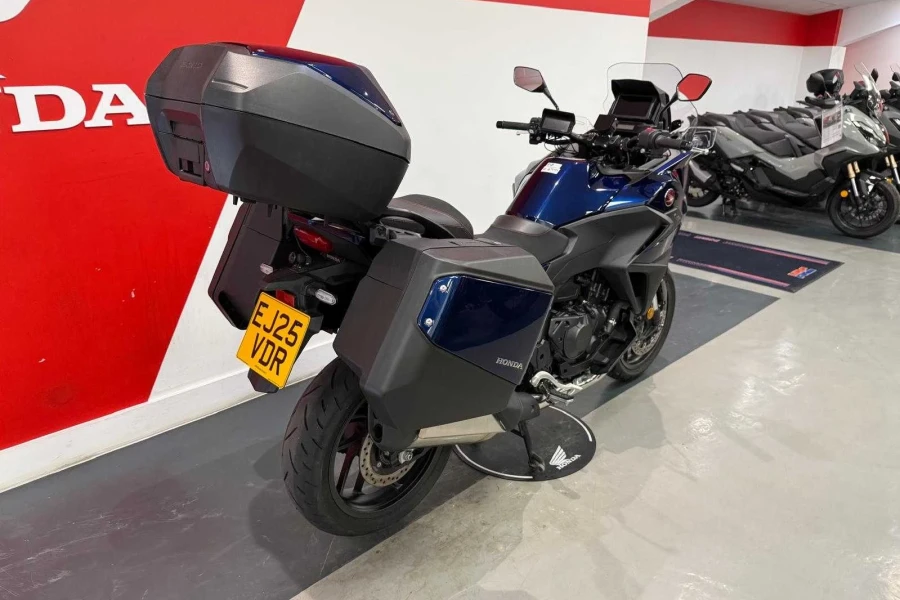 Vehicle Image - 2