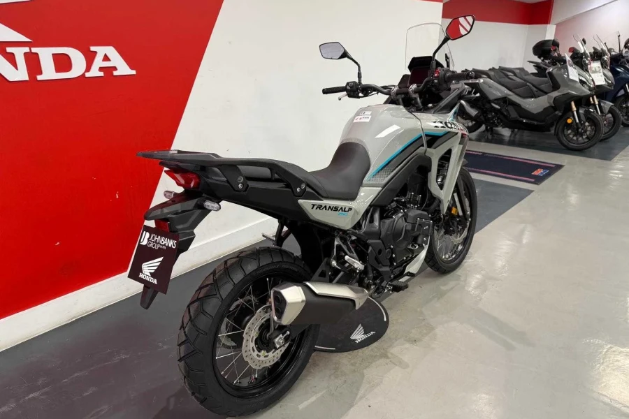 Vehicle Image - 2