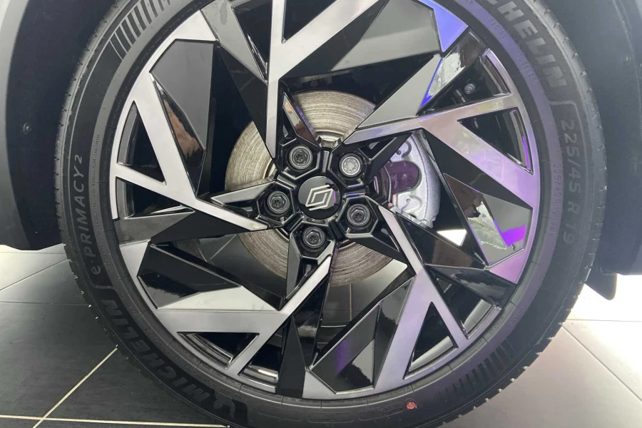 Vehicle Image - 2
