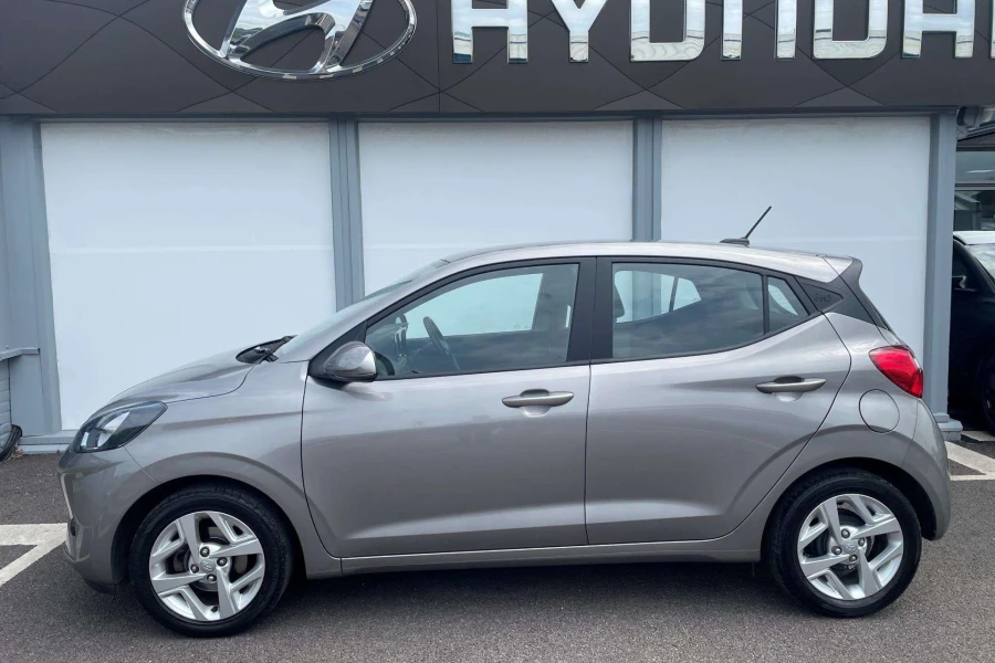Vehicle Image - 2