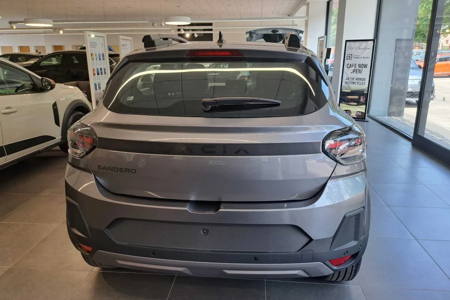 Vehicle Image - 3