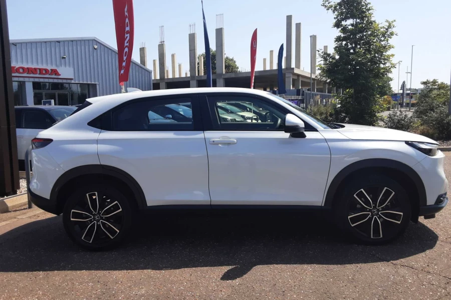 Vehicle Image - 3