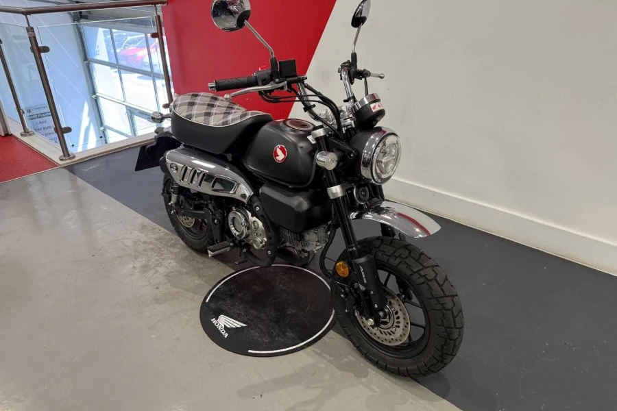 Vehicle Image - 1