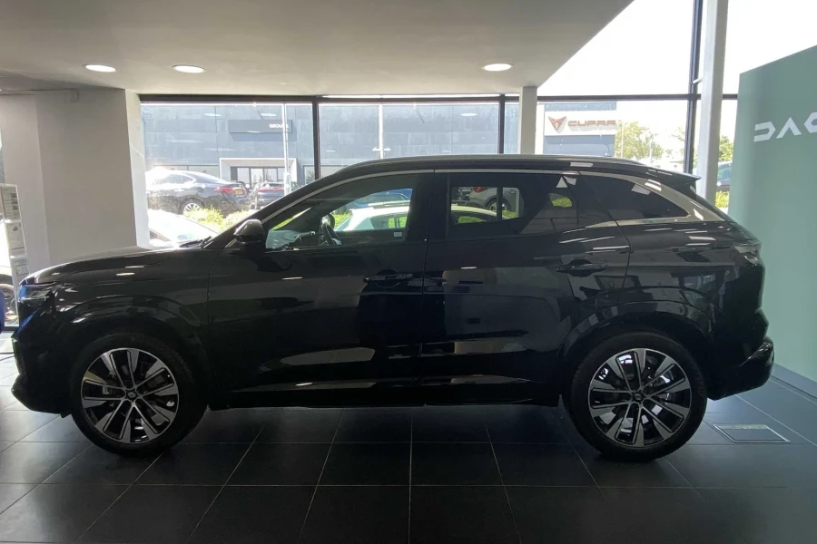 Vehicle Image - 3
