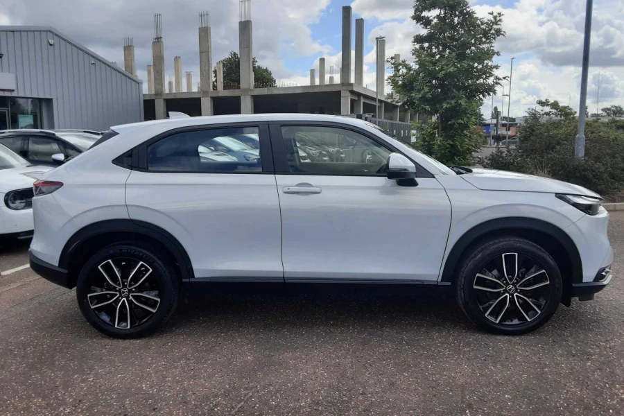 Vehicle Image - 3